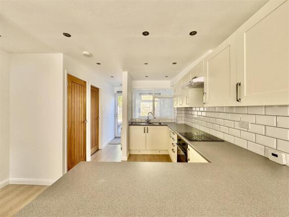 2 bed Terraced to rent Image 8