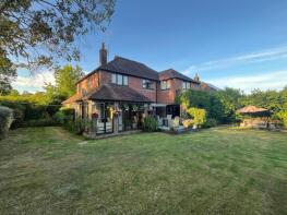 1 Maplesdene, Paynesfield, Haywards Heath RH17 5PU