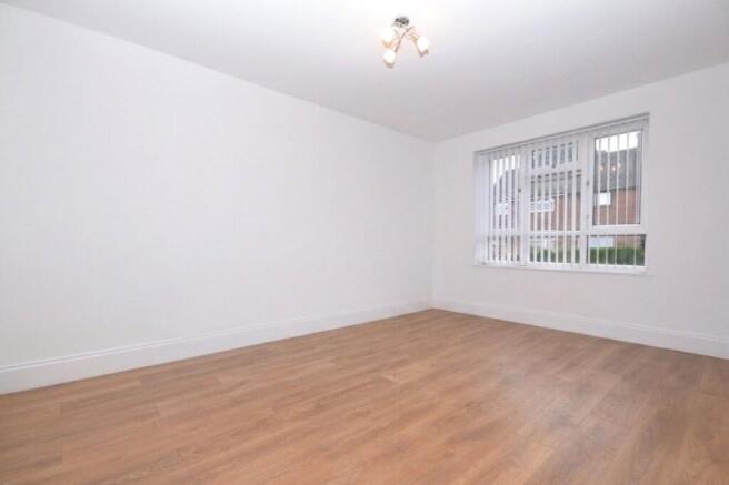 1 bed Apartment to rent Image 5