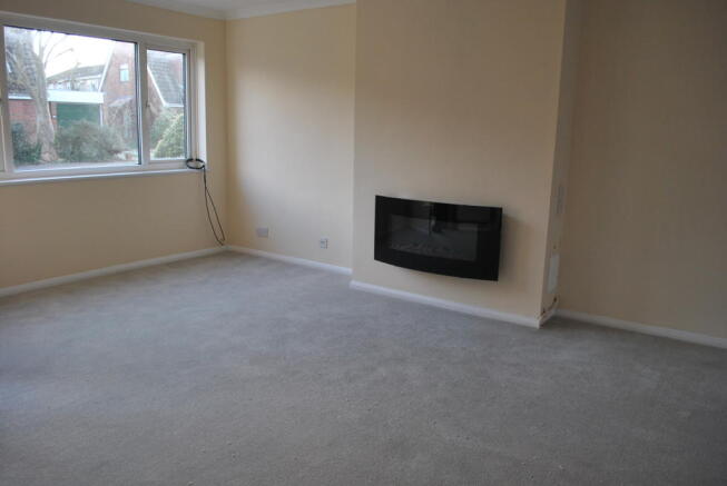 SITTING ROOM/DINING ROOM