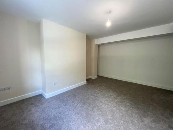 2 bed Flat to rent Image 4
