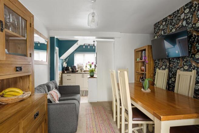 3 bed Semi-Detached for sale Image 11
