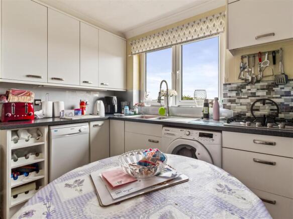 12 windlesham court-004.JPG