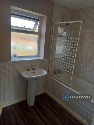 3 bed Semi-Detached to rent Image 12