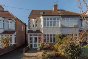 8, Bourne Gardens, London E4 9DX