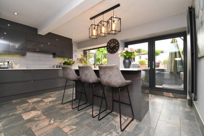 4 bed Cottage for sale Image 6