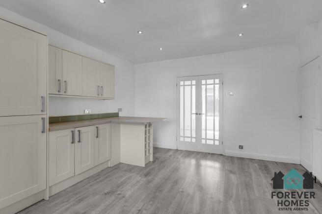3 bed Semi-Detached for sale Image 4