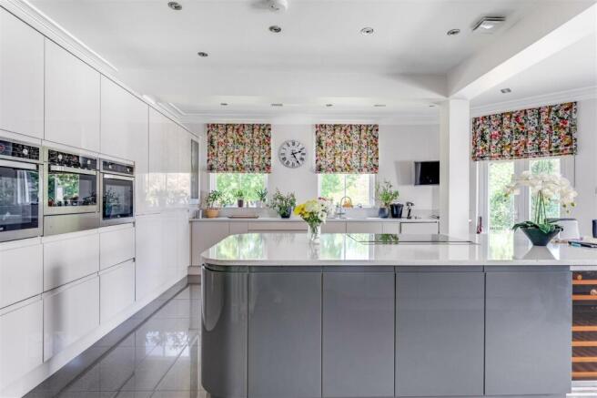 KITCHEN/BREAKFAST ROOM