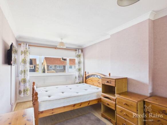 5 bed Semi-Detached for sale Image 9