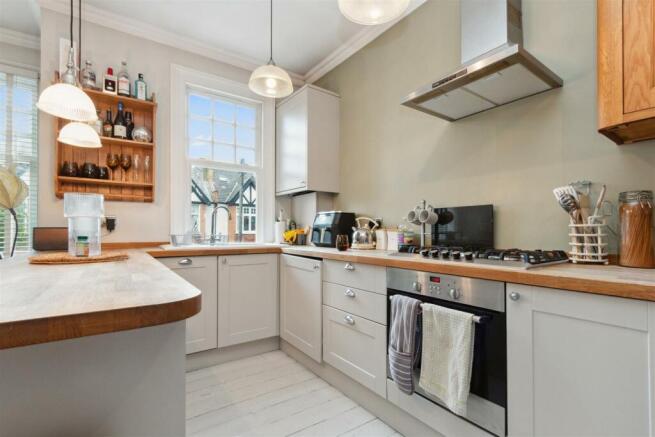 Flat 2, 20 Pendle Road SW17 kitchen.jpg