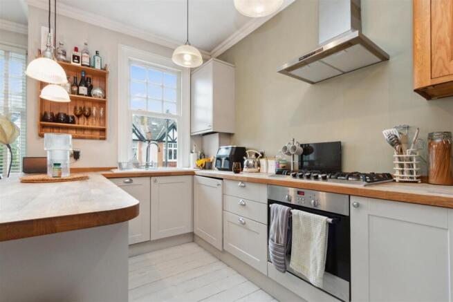 Flat 2, 20 Pendle Road SW17 kitchen.jpg