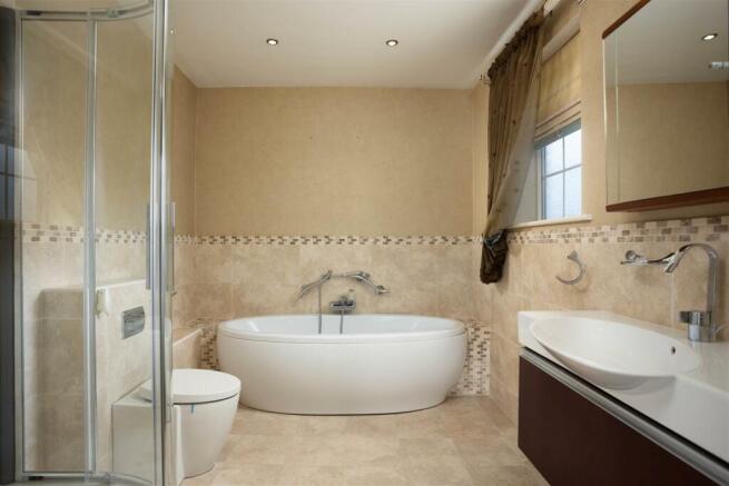 3 bed Apartment for sale Image 8