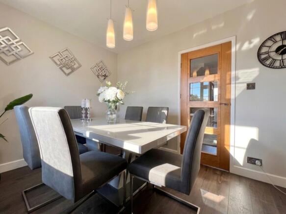 4 bed Semi-Detached for sale Image 8
