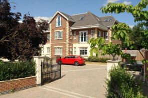 Flat 12, Littleacre, Hermitage Lane, Windsor SL4 4AZ