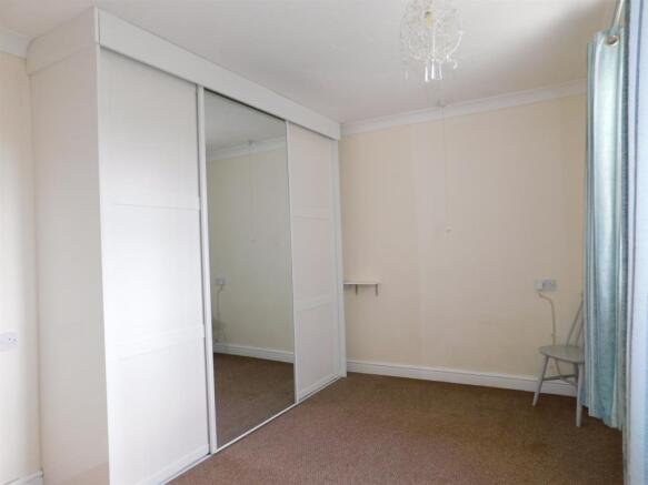 bedroom 1b