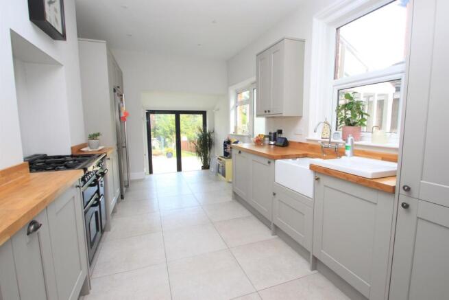 318 Devizes Road kitchen1.JPG