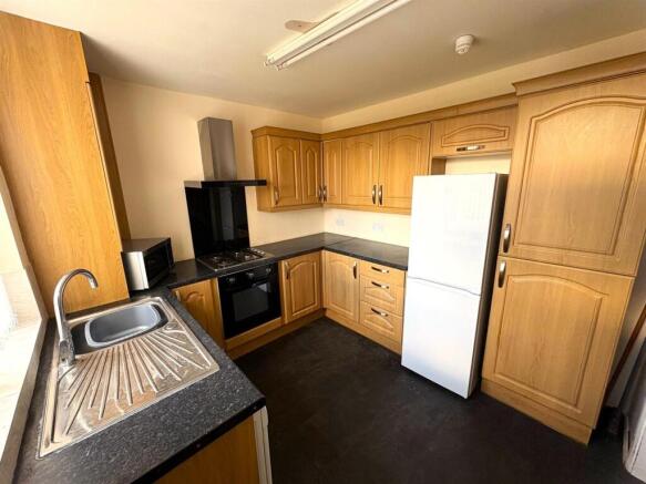 4 bed Semi-Detached for sale Image 7