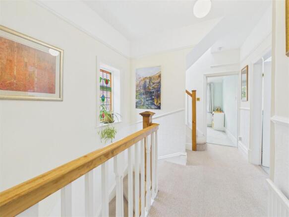 4 bed Semi-Detached for sale Image 11