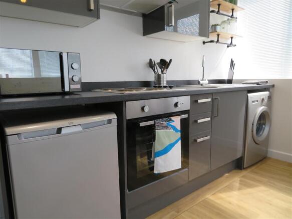 93 Enterprise Hse Kitch.JPG