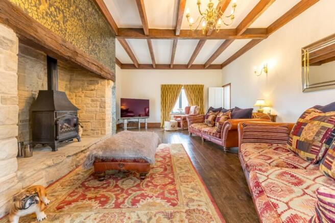6 bed Detached for sale Image 9
