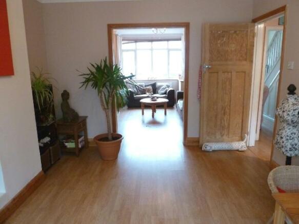 Lounge through to D/