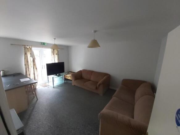6 bed Detached to rent Image 7