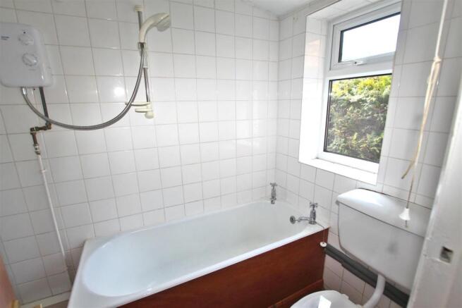 FIRST FLOOR BATHROOM