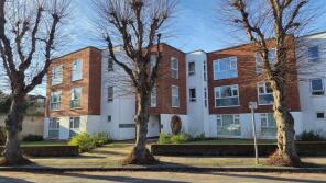 5, 1a Sambrooke Court, Abbey Road, Enfield EN1 2QG