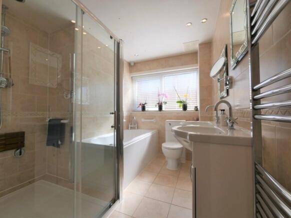 FAMILY BATHROOM