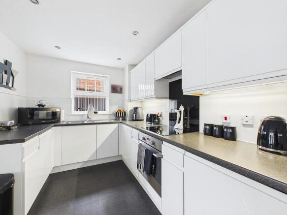 2 bed Apartment for sale Image 9
