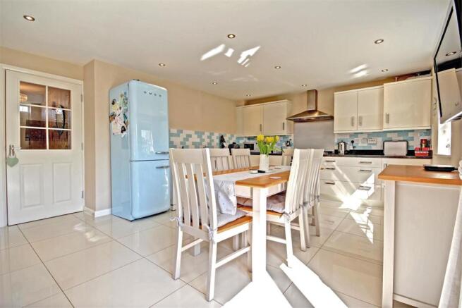 13-kitchen-diner.jpg