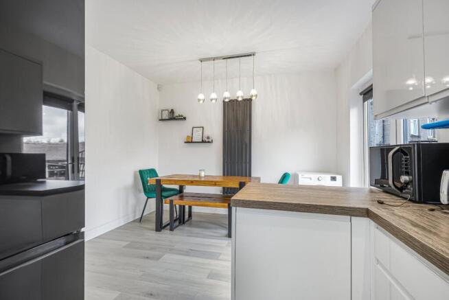 3 bed Semi-Detached for sale Image 11