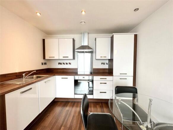 2 bed Flat to rent Image 4