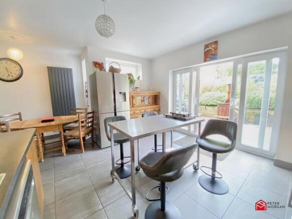 Kitchen / Dining Area