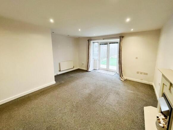 3 bed Terraced to rent Image 8