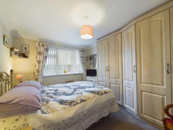 2 bed Semi-Detached Bungalow for sale Image 11