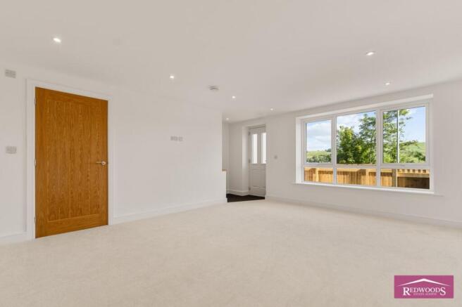 5 bed Semi-Detached for sale Image 8