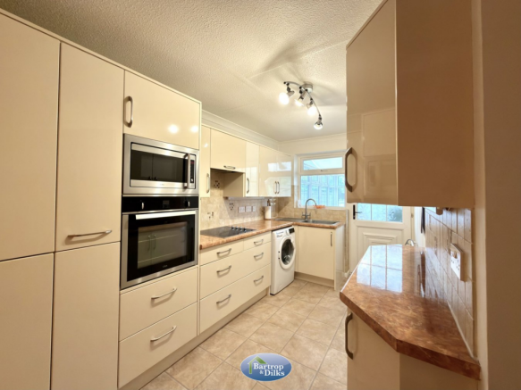 2 bed Semi-Detached Bungalow for sale Image 9