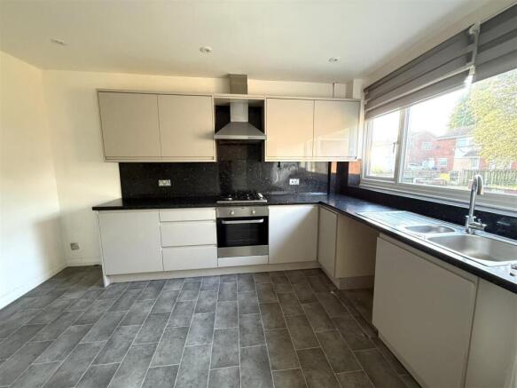 44 BRACKEN KITCHEN.jpeg
