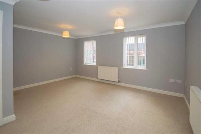 LOUNGE/DINING ROOM
