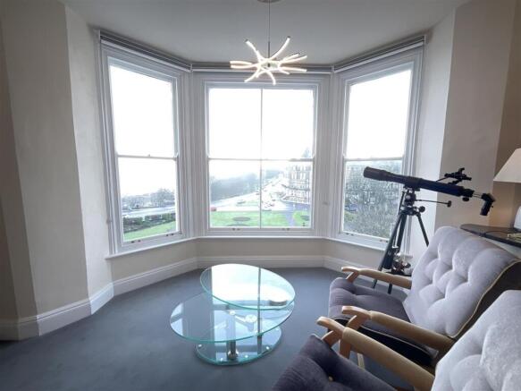 2 bed Flat for sale Image 10