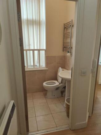 1 bed Flat to rent Image 4