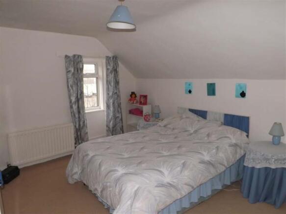 BEDROOM 2