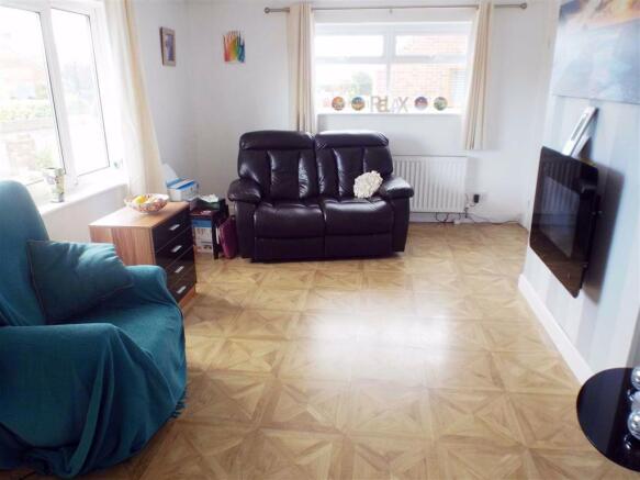 LOUNGE: