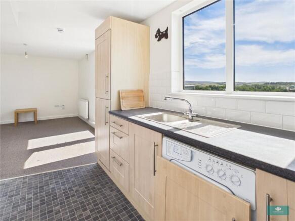 2 bed Apartment for sale Image 6