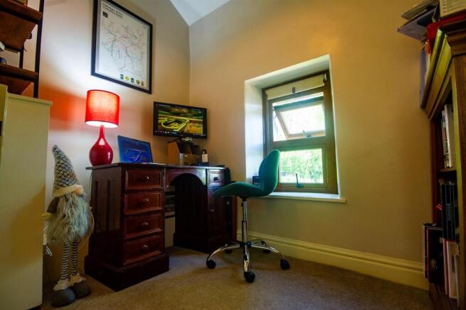 3 bed Terraced for sale Image 12