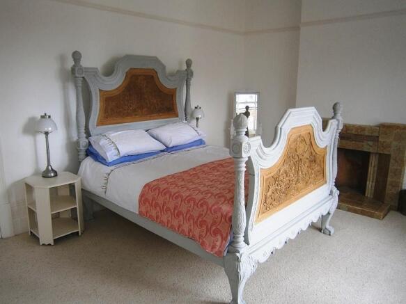 MAIN BEDROOM