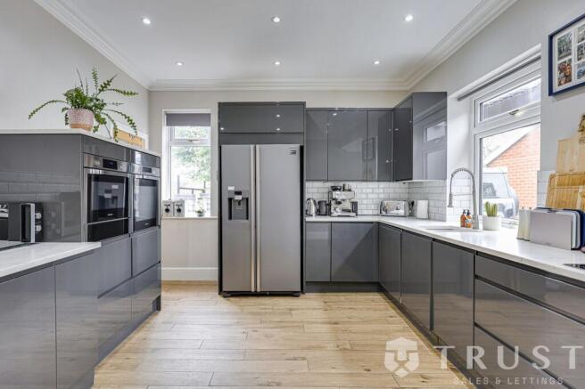 3 bed Detached for sale Image 4