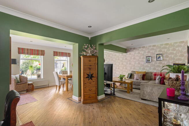 4 bed Detached for sale Image 4