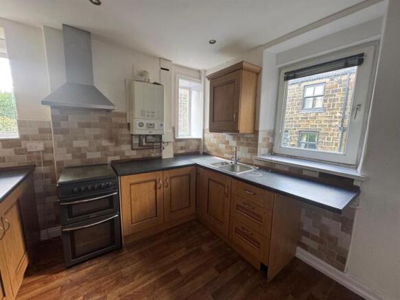 3 bed Terraced to rent Image 4